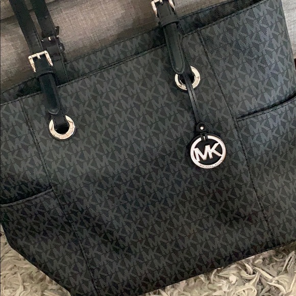 ✨SOLD NWT Michael Kors Purse✨ - Picture 2 of 4